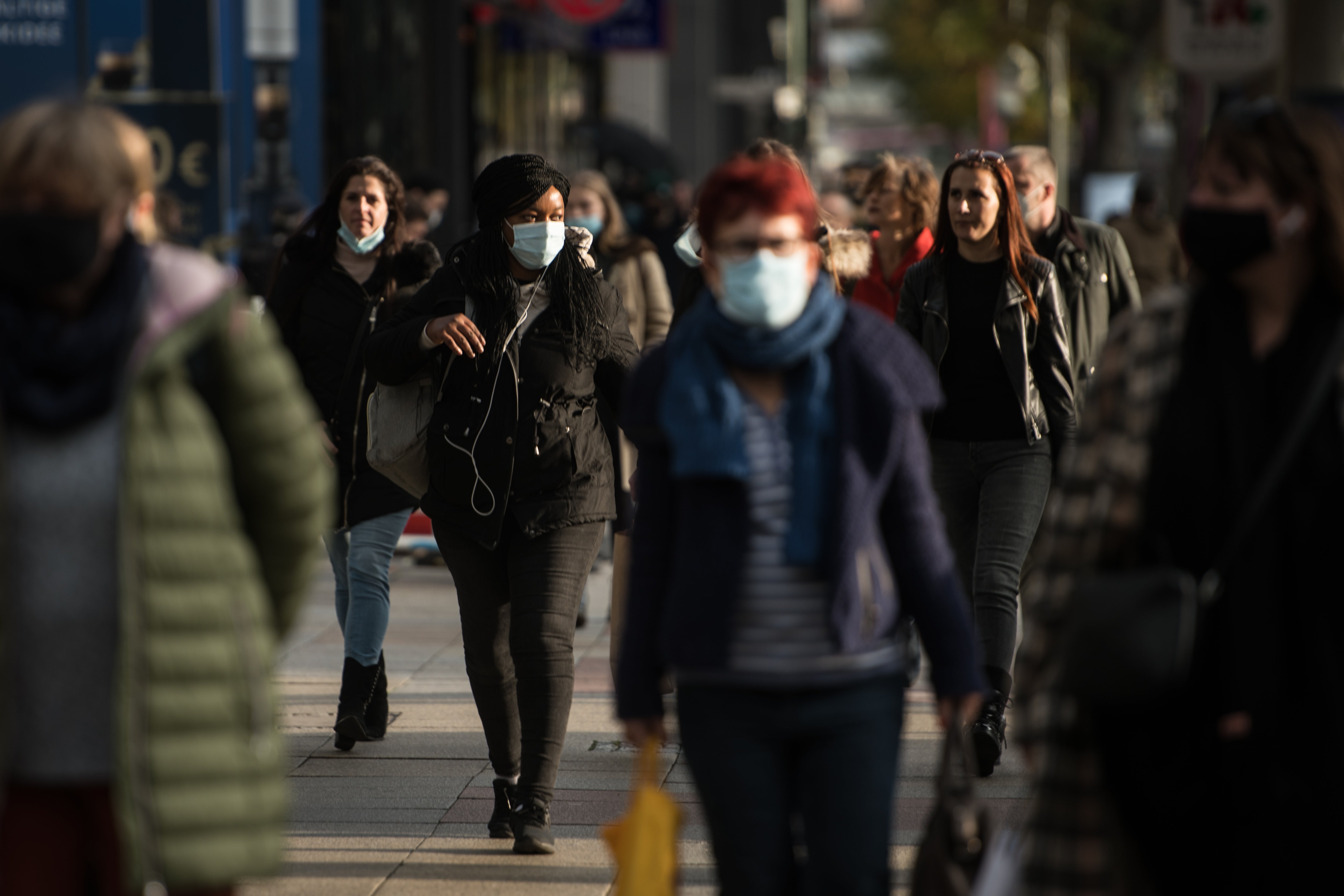 La OMS recomienda la mascarilla en interiores: las medidas que pide a Europa ante la ola de contagios Covid en China La OMS recomienda la mascarilla en interiores: las medidas que pide a Europa ante la ola de contagios Covid en China