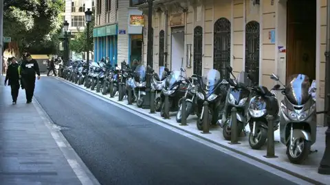 motos aparcadas en la acera motos aparcadas en la acera