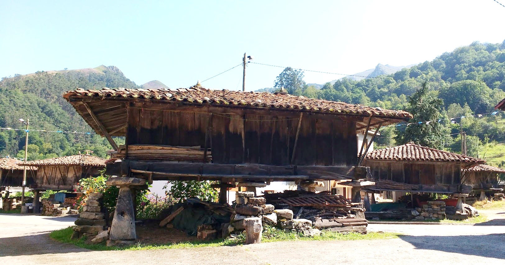 Asturias tiene al menos 52 hórreos en riesgo de colapso Asturias tiene al menos 52 hórreos en riesgo de colapso