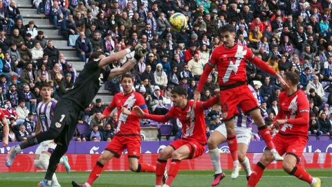 El Rayo aprovecha la incapacidad blanquivioleta y se impone en Zorrilla ...