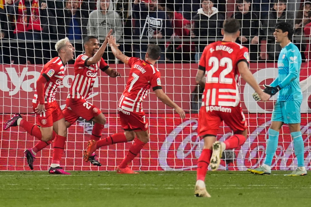 Stuani y Yangel Herrera ahondan en la herida del Sevilla Stuani y Yangel Herrera ahondan en la herida del Sevilla