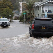 Graves inundaciones en California provocan varios muertos