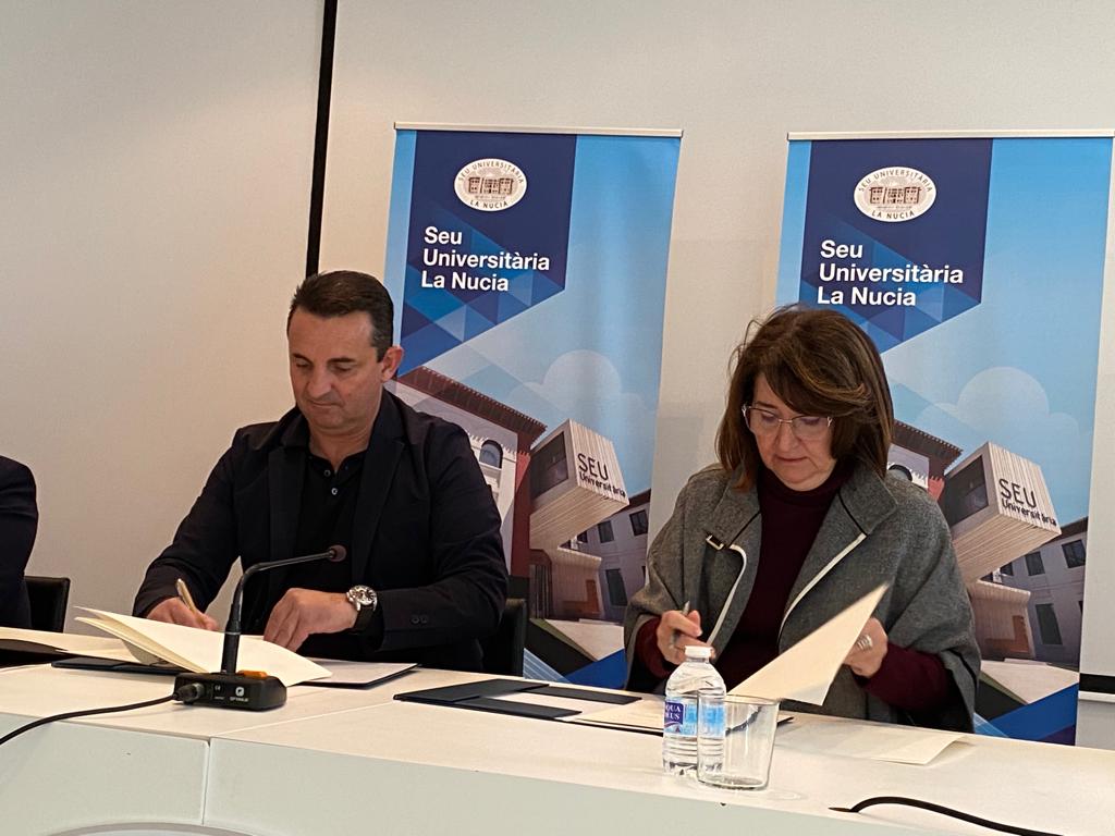 La Nucía firma el convenio con la UA para albergar en su sede la cátedra de Integración Digital La Nucía firma el convenio con la UA para albergar en su sede la cátedra de Integración Digital