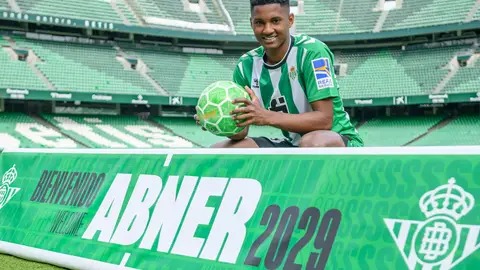 Abner Vinicius, en su presentación como nuevo jugador del Betis. Abner Vinicius, en su presentación como nuevo jugador del Betis.