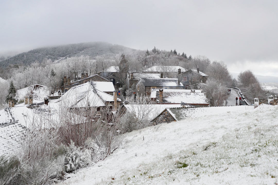 Las borrascas Gérard y Fien llegan a España y ponen a 40 provincias en aviso por nieve, viento y lluvias Las borrascas Gérard y Fien llegan a España y ponen a 40 provincias en aviso por nieve, viento y lluvias
