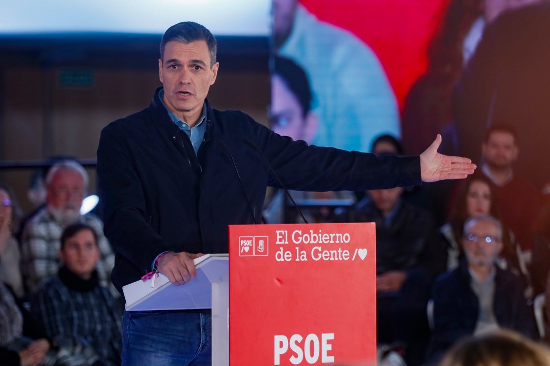 Pedro Sánchez vuelve a cargar contra "la coalición del miedo" entre el PP y Vox Pedro Sánchez vuelve a cargar contra "la coalición del miedo" entre el PP y Vox