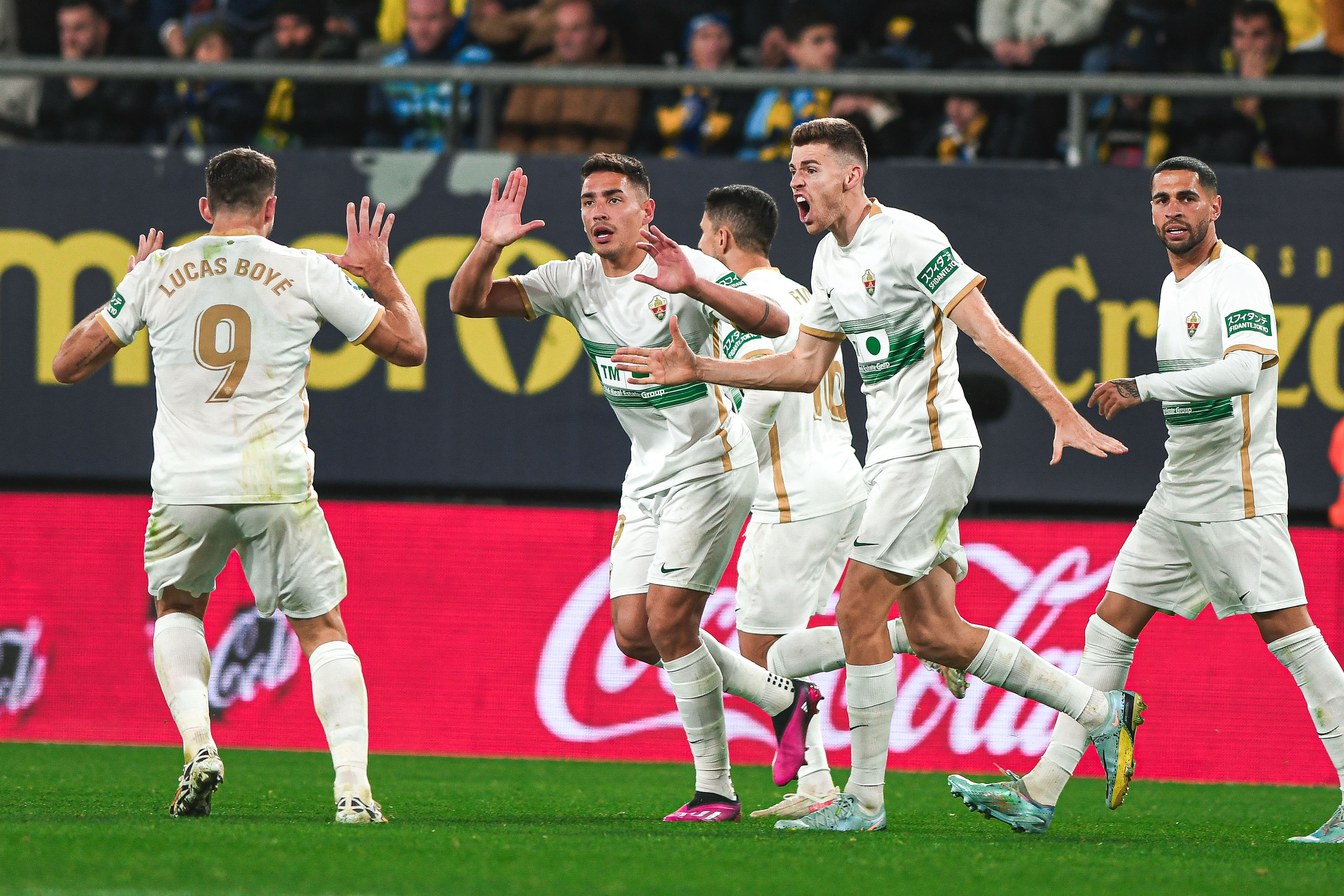 Al Elche sólo le vale una remontada de Champions para quedarse en Primera Al Elche sólo le vale una remontada de Champions para quedarse en Primera