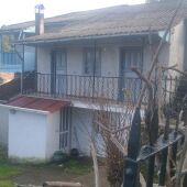Denuncian o empadronamento masivo en Castrelo en casas totalmente pechedas e inhabitables
