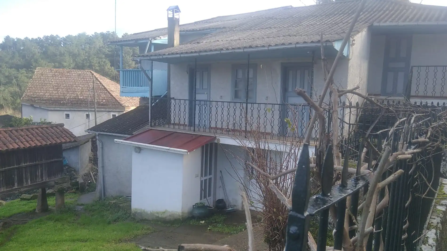 Denuncian o empadronamento masivo en Castrelo en casas totalmente pechedas e inhabitables