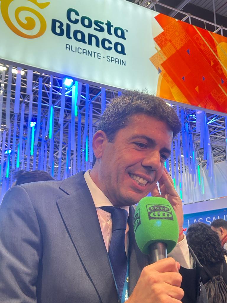 Carlos Mazón lleva a FITUR la propuesta de unir Alicante con EEUU mediante línea aérea directa Carlos Mazón lleva a FITUR la propuesta de unir Alicante con EEUU mediante línea aérea directa