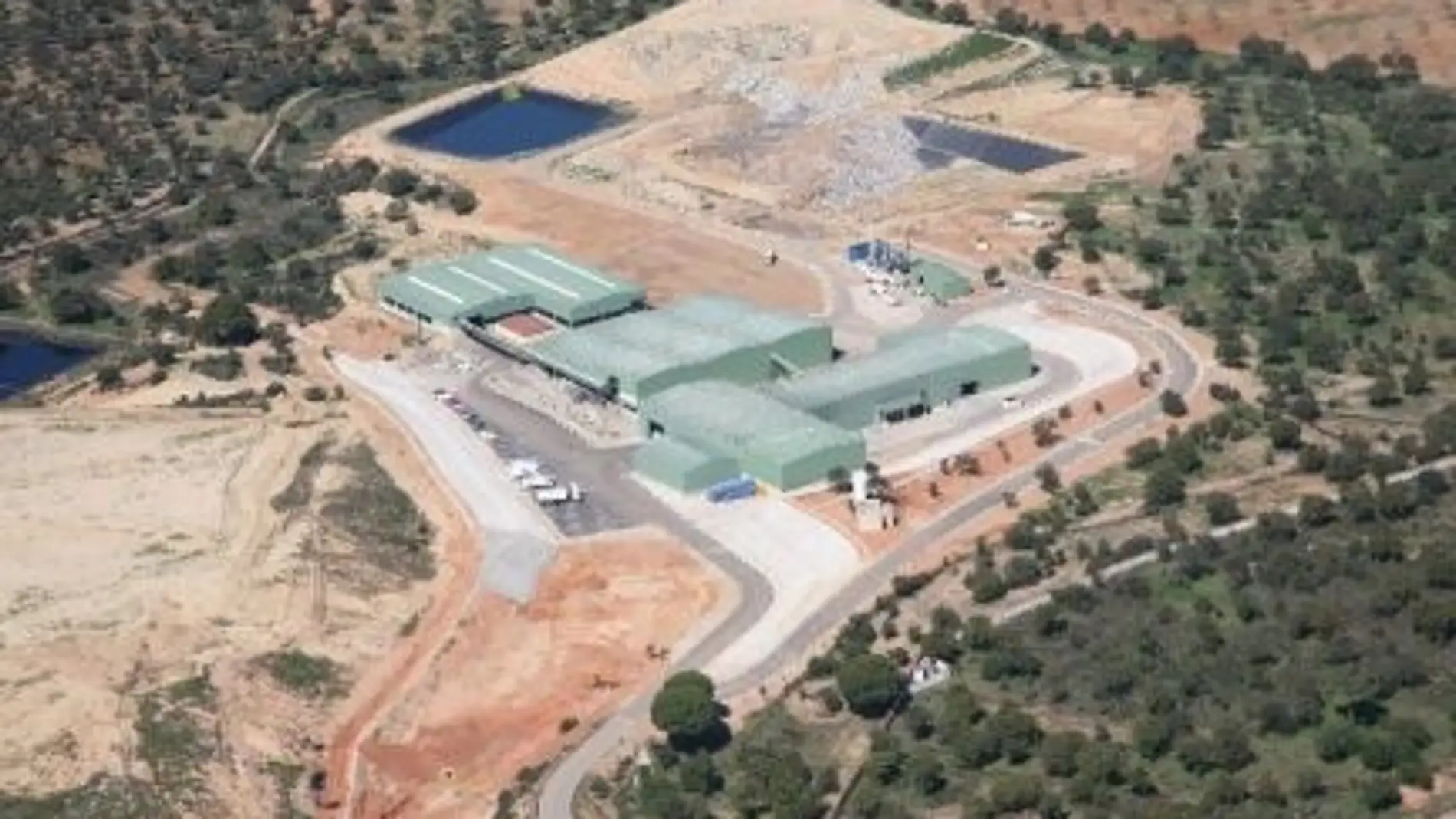Fallece un trabajador en Badajoz aplastado por una prensa hidráulica en el Ecoparque Fallece un trabajador en Badajoz aplastado por una prensa hidráulica en el Ecoparque
