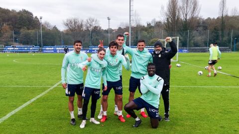 Pomares, Marcelo Flores, Sangalli, Calvo, Luismi, Obeng y Cervera, en El Requex&oacute;n