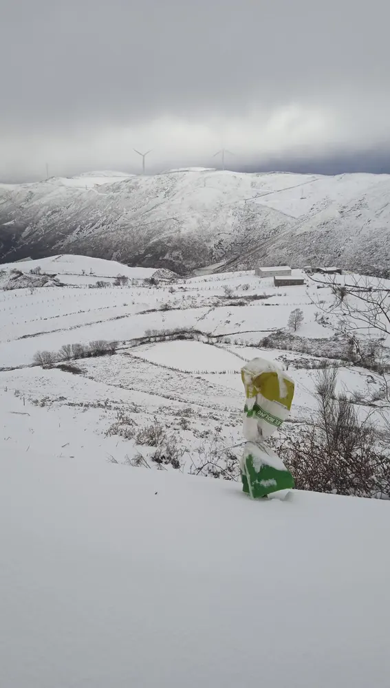 La nieve dejó sin clases a los niños de la media-alta montaña del Occidente. La nieve dejó sin clases a los niños de la media-alta montaña del Occidente.