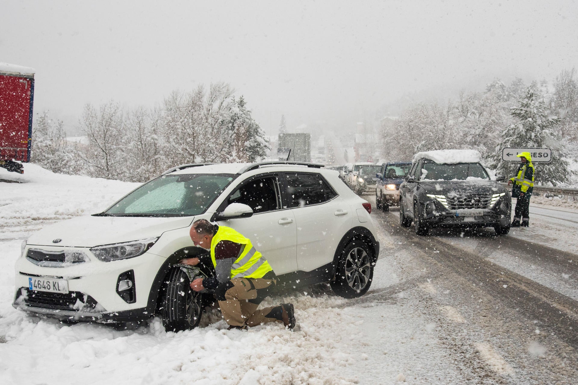 La alerta de la DGT: así debes conducir si nieva o hace mucho frío La alerta de la DGT: así debes conducir si nieva o hace mucho frío
