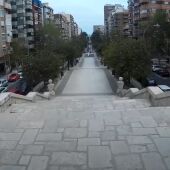La Avenida General Marvá de Alicante cortada parcialmente al tráfico por el comienzo de las obras de saneamiento de Aguas de Alicante