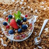 Qué es la granola, uno de los cereales más saludables que recomienda la OCU