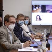 Archivo - El conseller de Sanidad, Miguel Minguez (i), y el president de la Generalitat, Ximo Puig (d), presiden una reunión del grupo de expertos sobre la COVID-19 en una imagen de archivo.