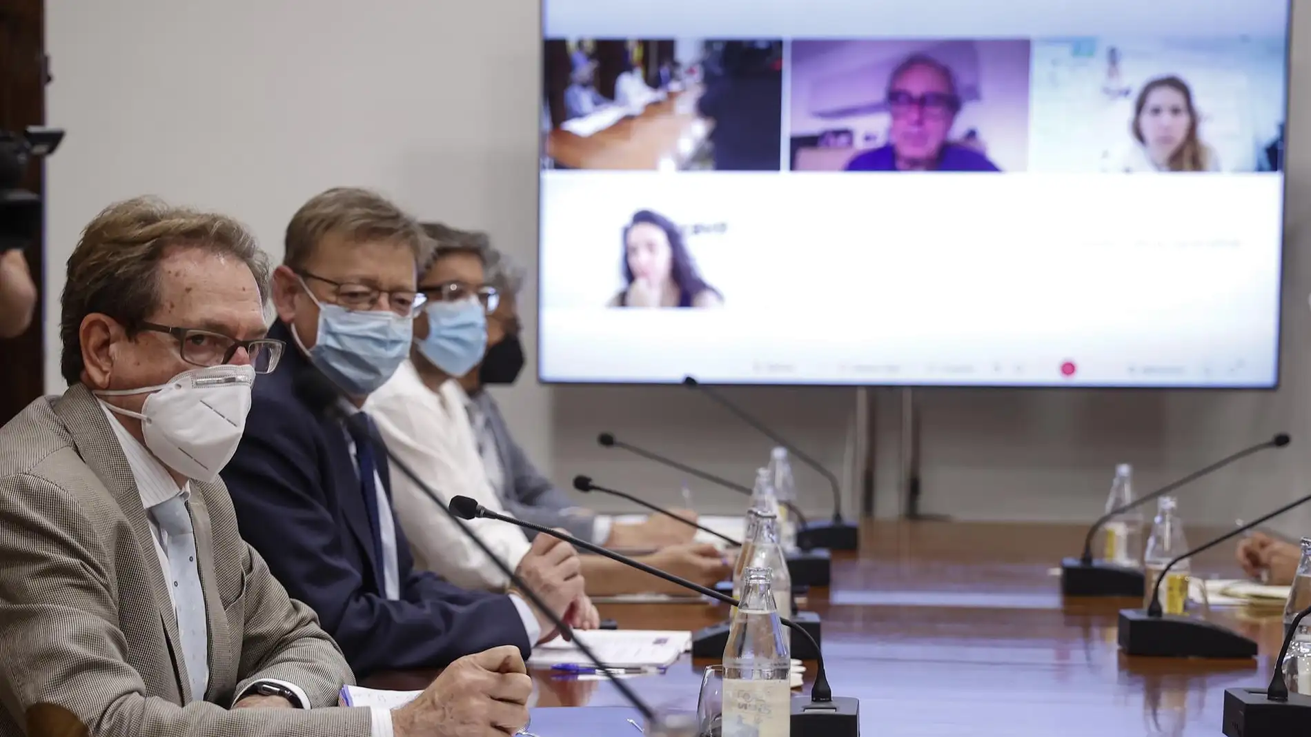 Archivo - El conseller de Sanidad, Miguel Minguez (i), y el president de la Generalitat, Ximo Puig (d), presiden una reunión del grupo de expertos sobre la COVID-19 en una imagen de archivo.