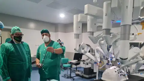 El equipamiento de cirugía robótica del Complejo Hospitalario Universitario de Badajoz realiza nueve intervenciones El equipamiento de cirugía robótica del Complejo Hospitalario Universitario de Badajoz realiza nueve intervenciones