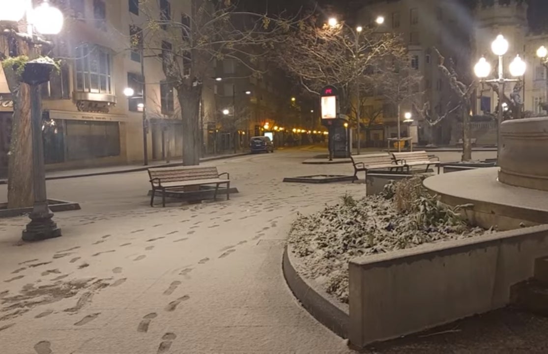 Cuaja una fina capa de nieve en Huesca Cuaja una fina capa de nieve en Huesca