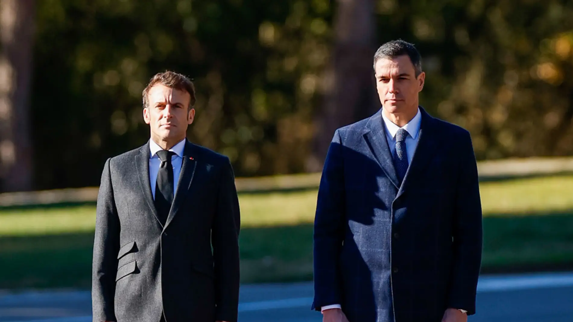 El presidente de Francia, Enmanuel Macron, junto al presidente del Gobierno de España, Pedro Sánchez/ EFE/ Alberto Estévez