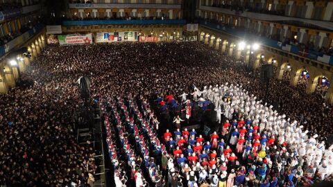 Acto de izada 