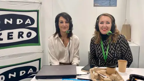 La presidenta del Consell de Formentera, Ana Juan, junto a la periodista Elka Dimitrova en Fitur 2023 en Madrid. La presidenta del Consell de Formentera, Ana Juan, junto a la periodista Elka Dimitrova en Fitur 2023 en Madrid.