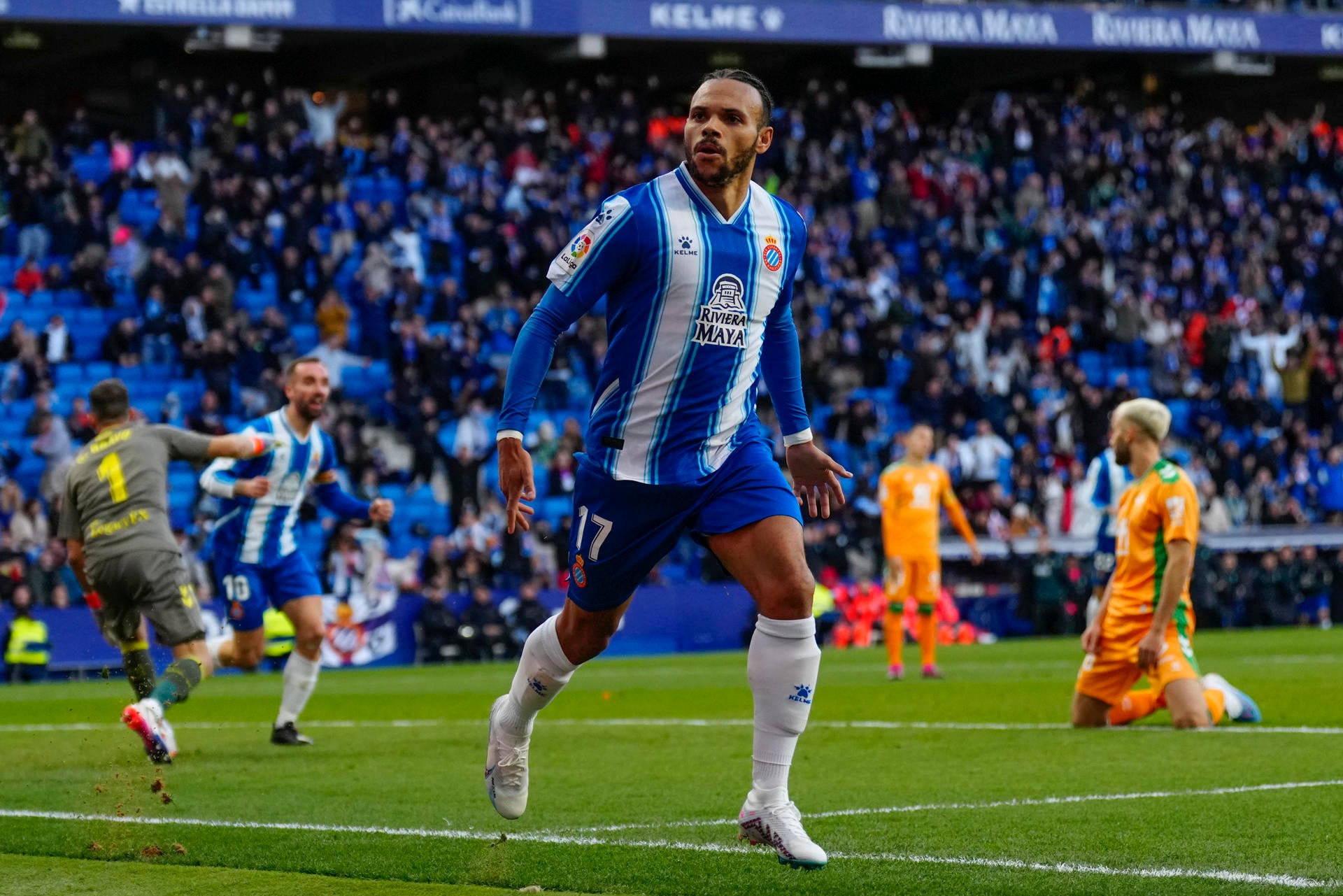 El Espanyol coge aire a costa de un decepcionante Betis El Espanyol coge aire a costa de un decepcionante Betis