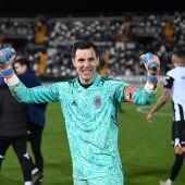 Kike Royo celebra la victoria del CD Badajoz frente al Alcorcón