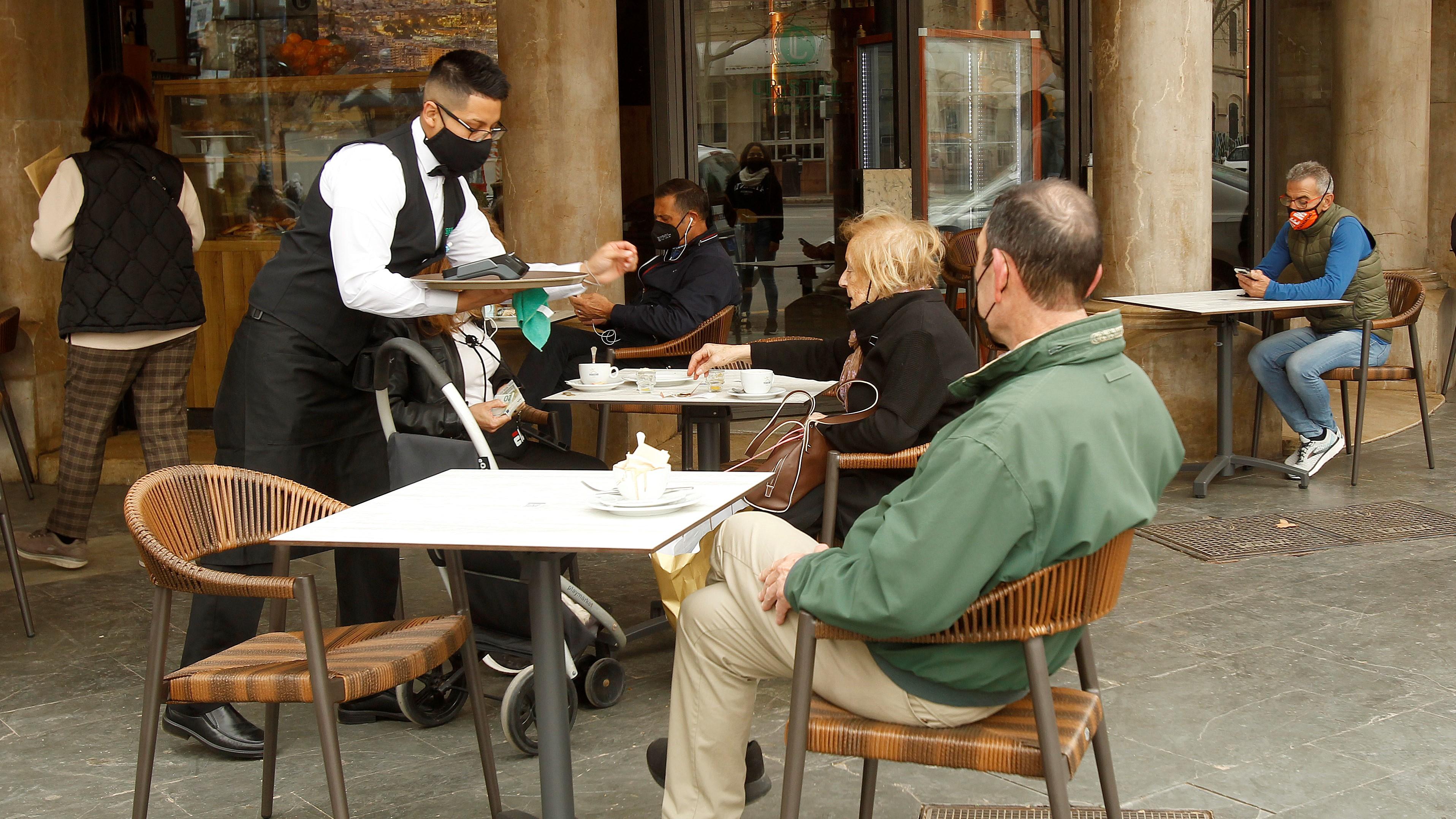 Detenido un empresario en Donostia por explotar laboralmente a 21 trabajadores en dos restaurantes Detenido un empresario en Donostia por explotar laboralmente a 21 trabajadores en dos restaurantes
