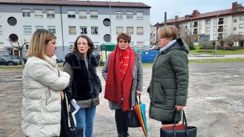 Visita a la parcela de las viviendas