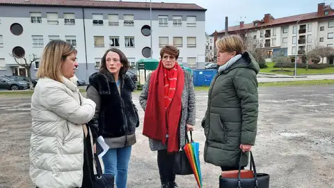 Visita a la parcela de las viviendas Visita a la parcela de las viviendas