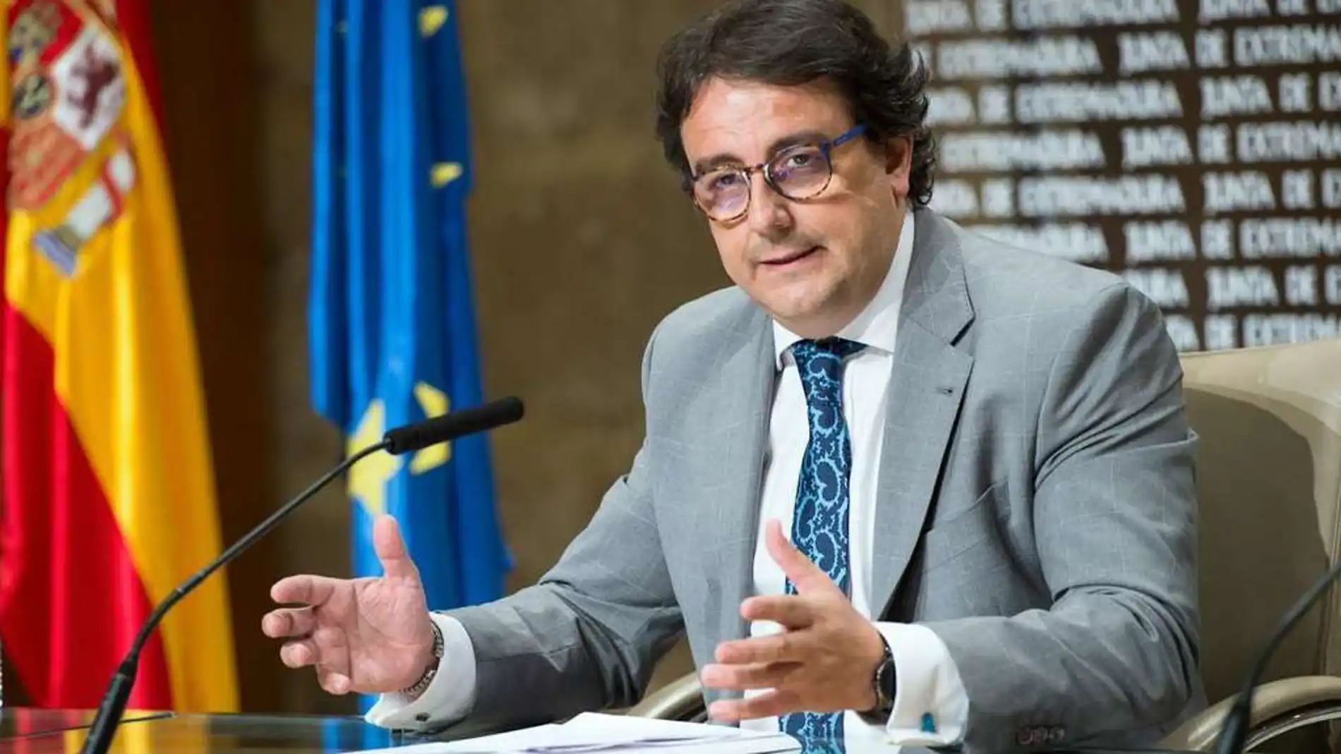 El Consejero de Sanidad, José María Vergeles, considera asumibles las propuestas del SIMEX
