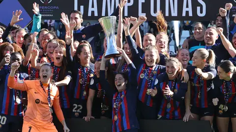 El Barcelona logra su tercer título de la Supercopa El Barcelona logra su tercer título de la Supercopa