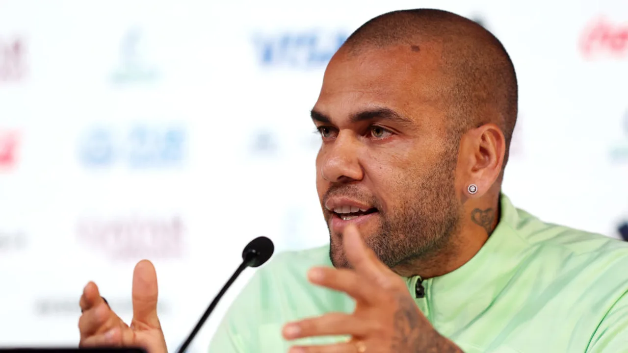 Dani Alves, en una comparecencia ante los medios de comunicación.