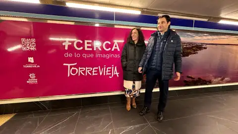 La nueva promoción turística de Torrevieja decora una estacion de metro de Madrid promoción