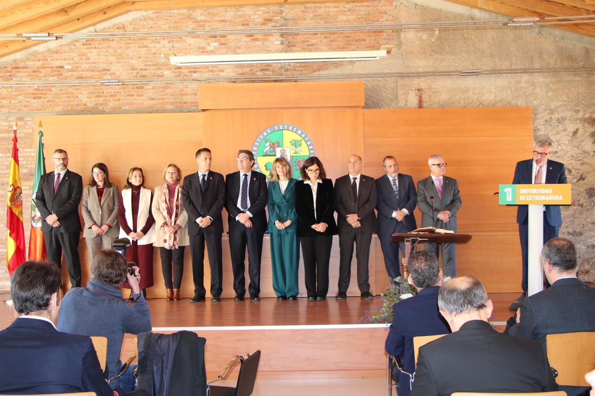 La Universidad de Extremadura ya cuenta con un nuevo equipo de Gobierno La Universidad de Extremadura ya cuenta con un nuevo equipo de Gobierno