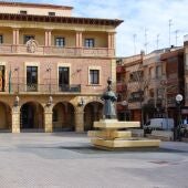 El Ayuntamiento de Fraga entregará a Doña Sofía la estatua de la Fragatina de la plaza España.