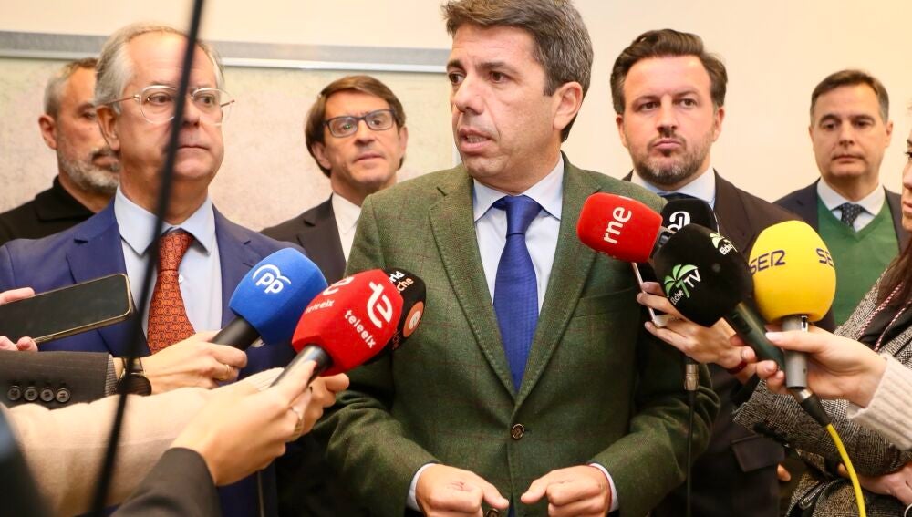 Carlos Mazón durante este lunes atendiendo a los medios 
