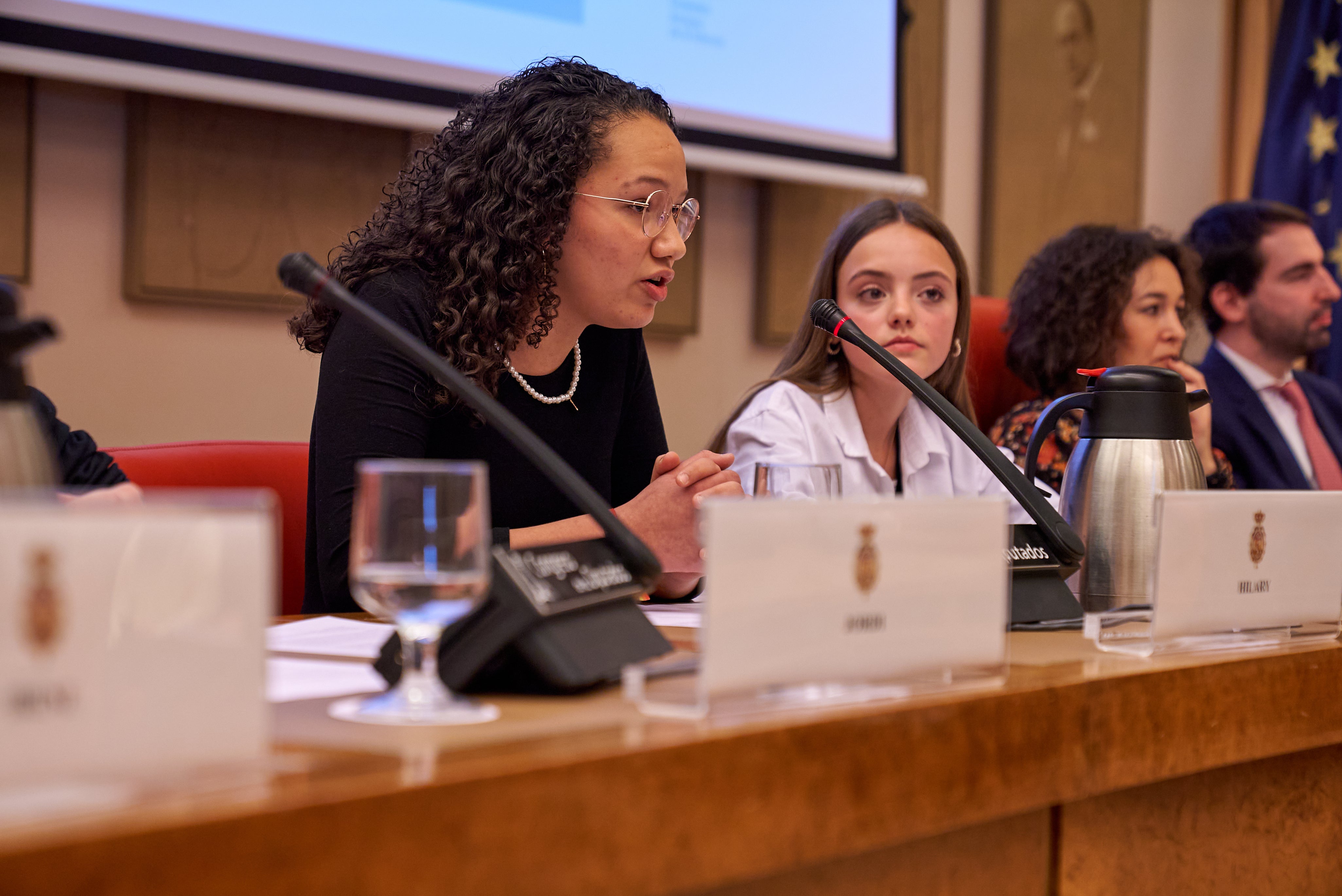 El duro testimonio de una adolescente en el Congreso: "Necesitamos alternativas para vivir esta vida, no sobrevivirla" El duro testimonio de una adolescente en el Congreso: "Necesitamos alternativas para vivir esta vida, no sobrevivirla"
