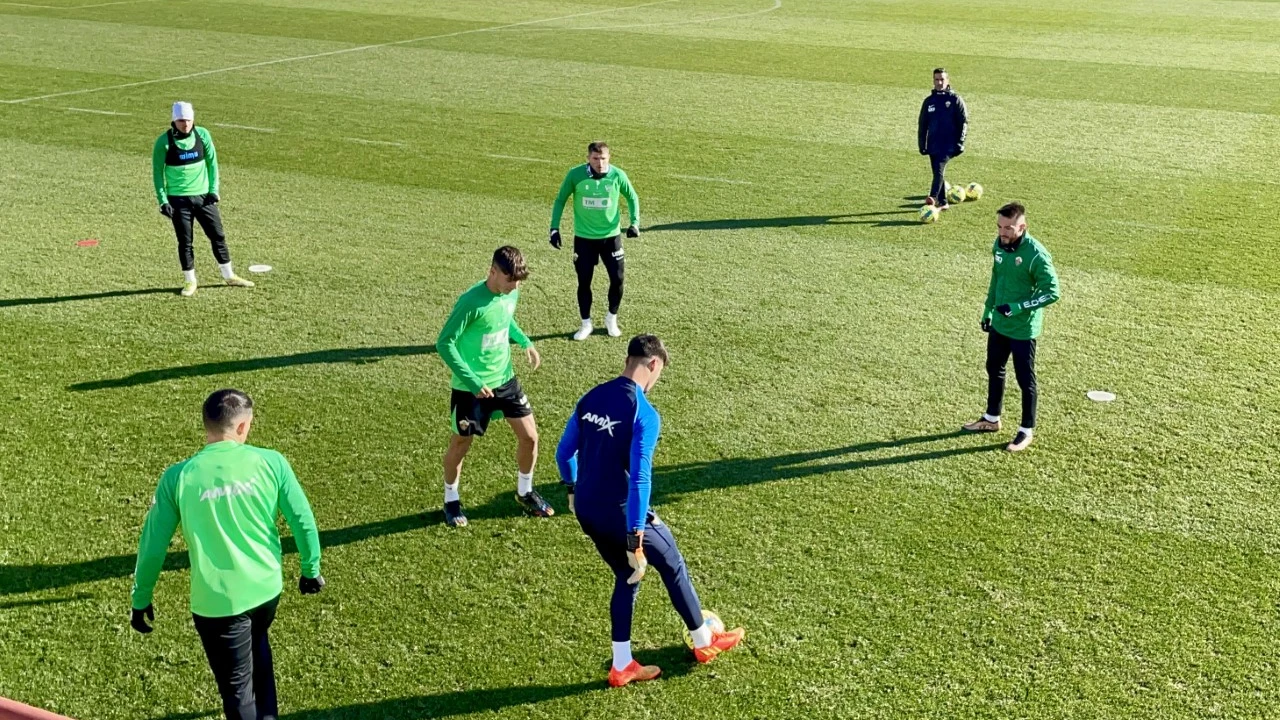 Josan Ferrández se reincorpora a los entrenamientos del Elche Josan Ferrández se reincorpora a los entrenamientos del Elche
