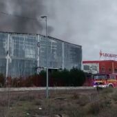 Vídeo: Un incendio calcina completamente las instalaciones de Cascajares en Dueñas (Palencia)