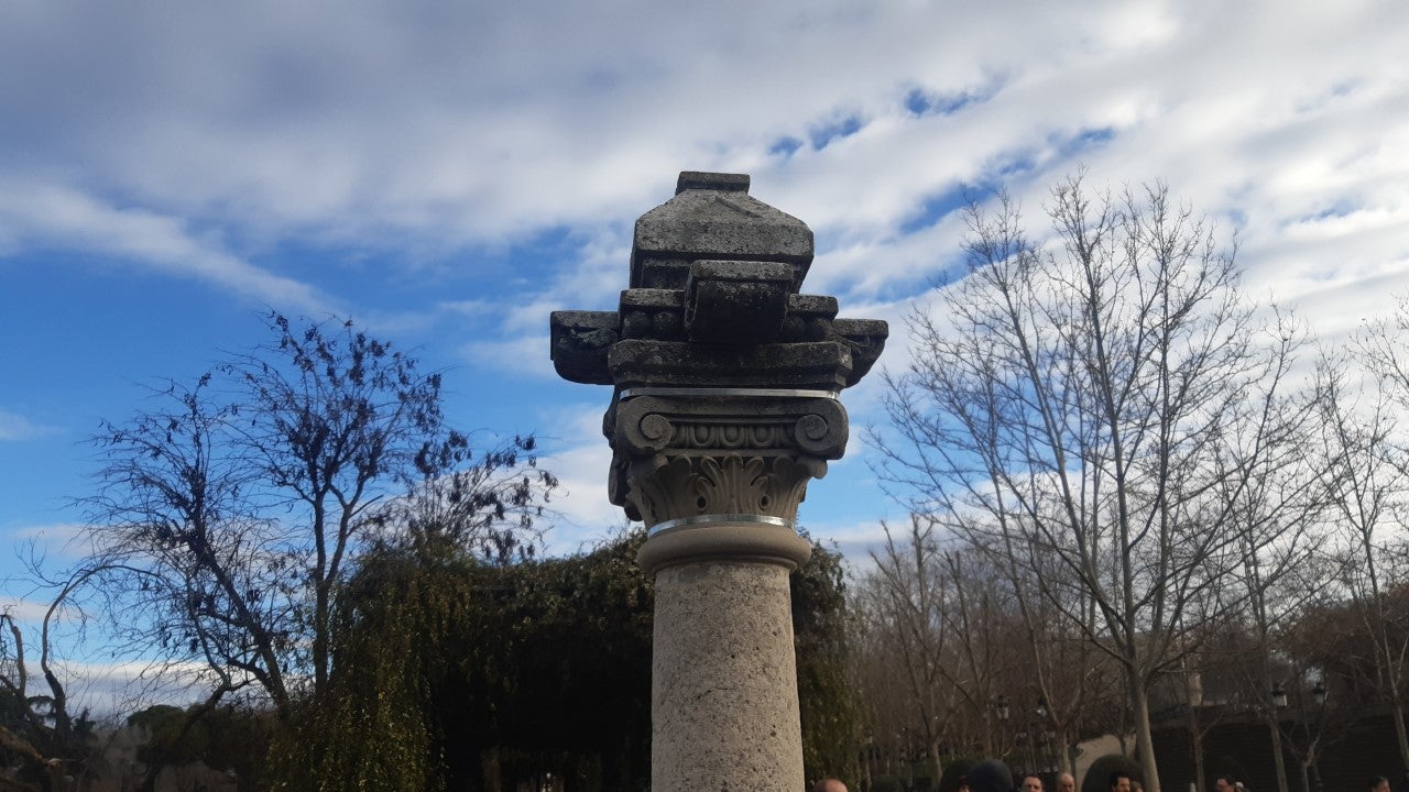 Roban la Cruz de los Casados del parque de Gasset en Ciudad Real Roban la Cruz de los Casados del parque de Gasset en Ciudad Real