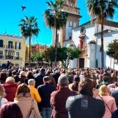 Cientos de personas se concentran en Algeciras para condenar el ataque en dos iglesias