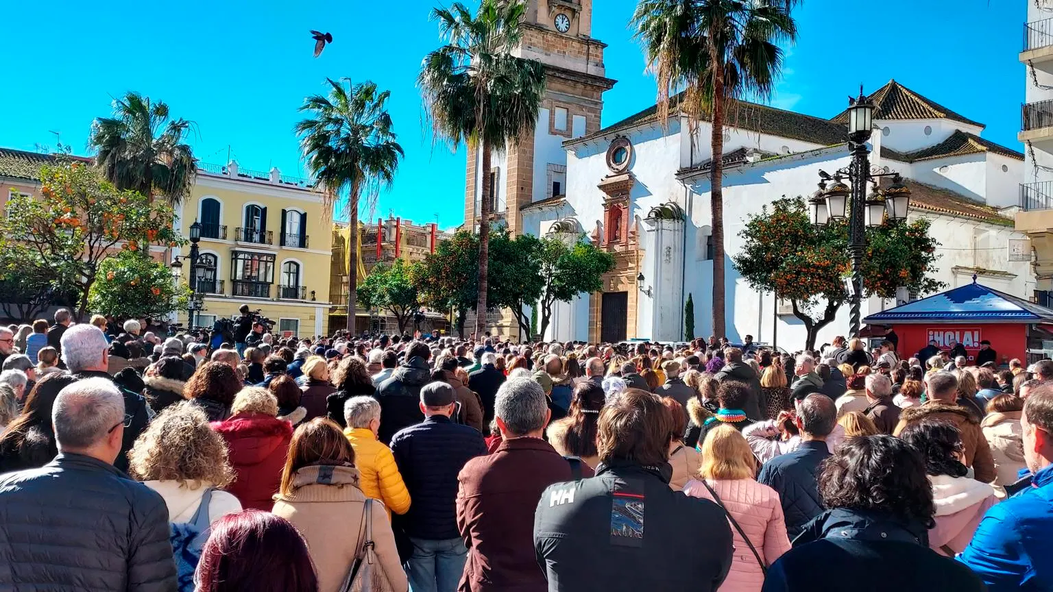 Cientos de personas se concentran en Algeciras para condenar el ataque en dos iglesias