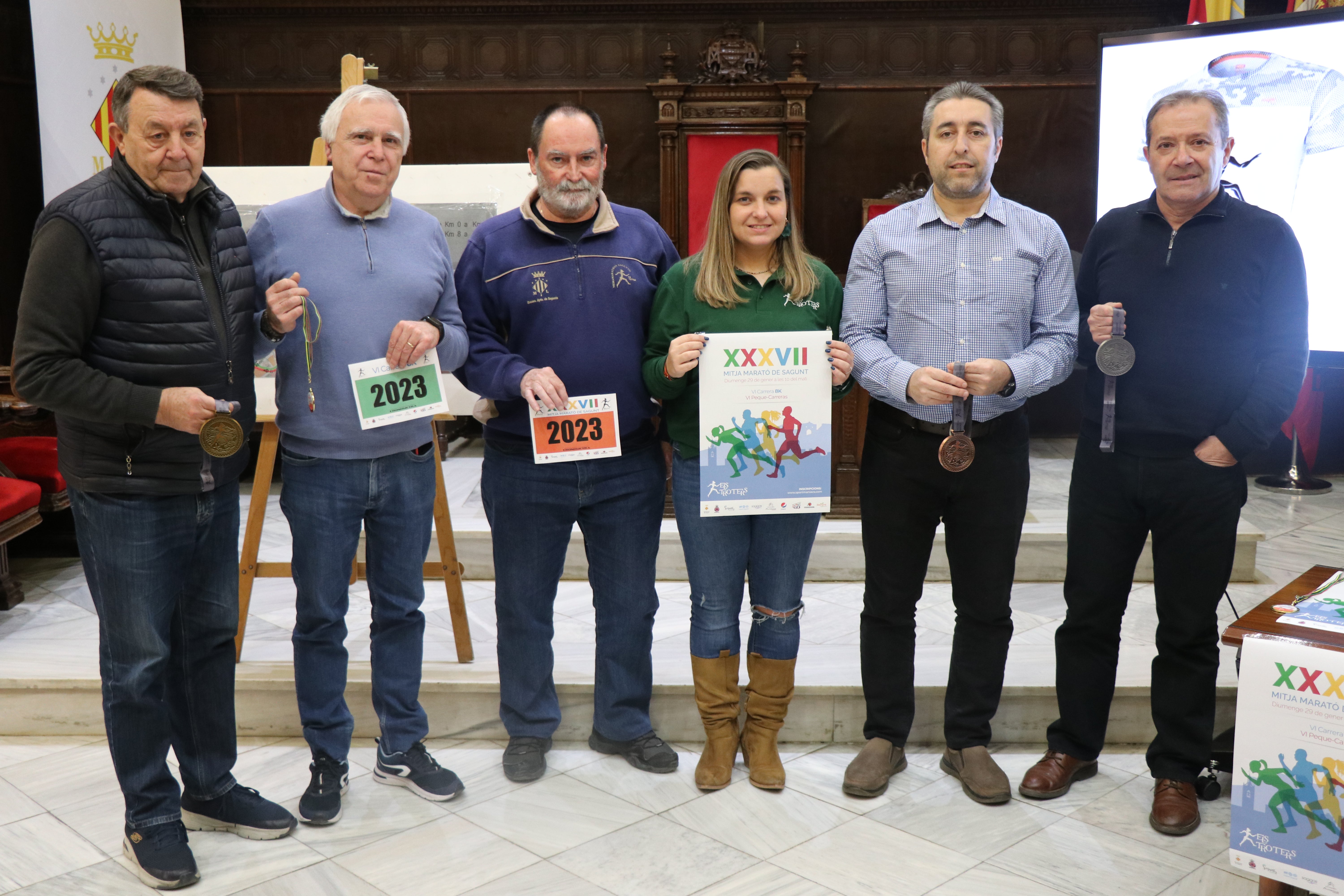 Una atleta olímpica y contenedores en el avituallamiento: Todo preparado para la Media Maratón de Sagunto Una atleta olímpica y contenedores en el avituallamiento: Todo preparado para la Media Maratón de Sagunto