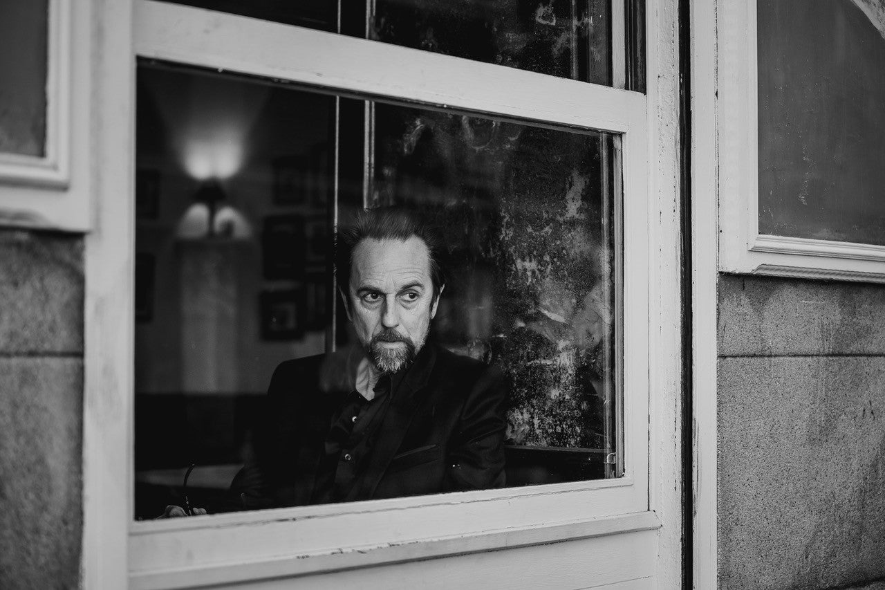 Diego Vasallo llega a Pamplona a presentar "Caemos como cae un ángel", su último disco Diego Vasallo llega a Pamplona a presentar "Caemos como cae un ángel", su último disco