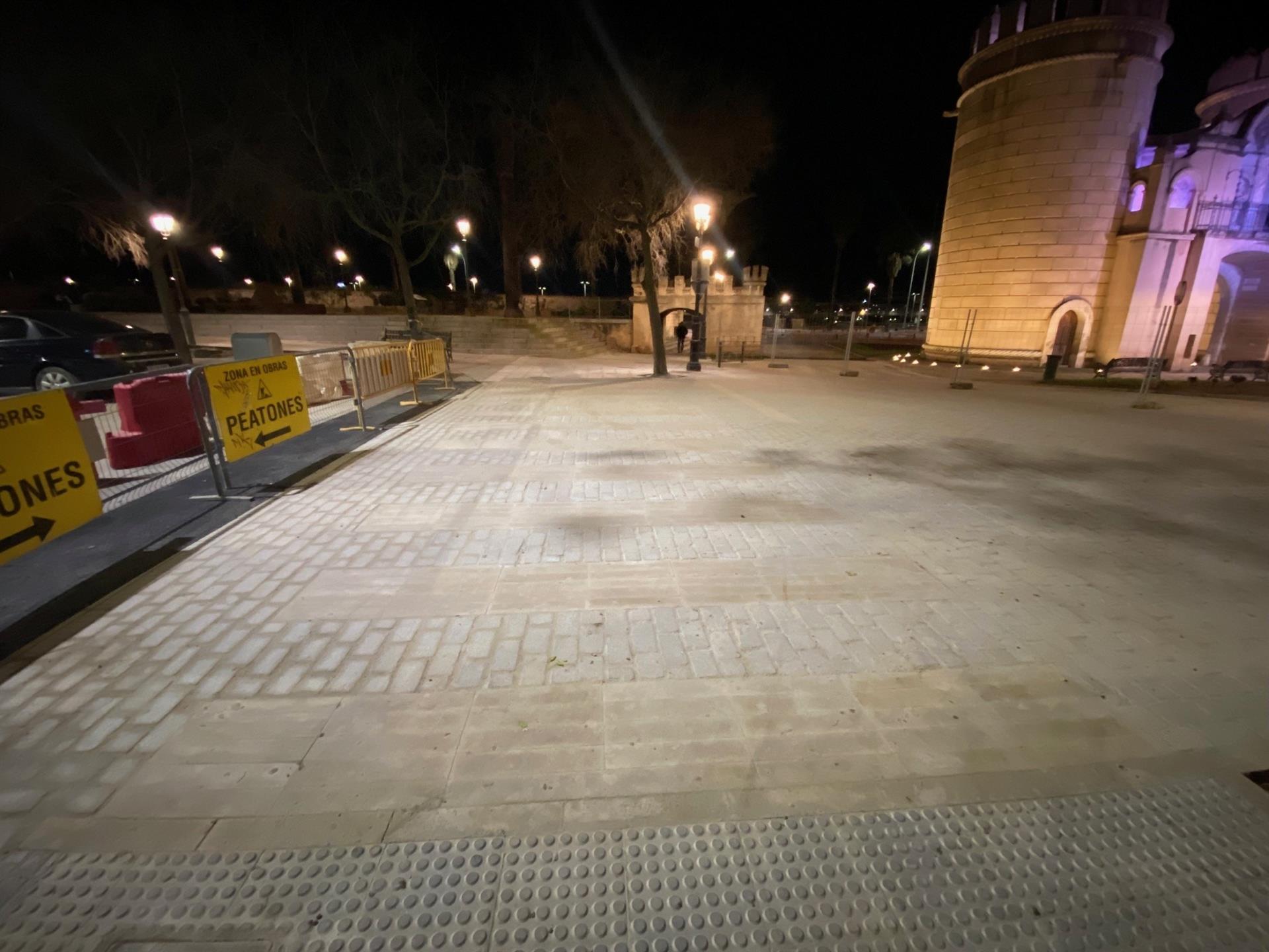 El PSOE de Badajoz propone pasos de peatones iluminados en el entorno de la plaza de los Reyes Católicos El PSOE de Badajoz propone pasos de peatones iluminados en el entorno de la plaza de los Reyes Católicos