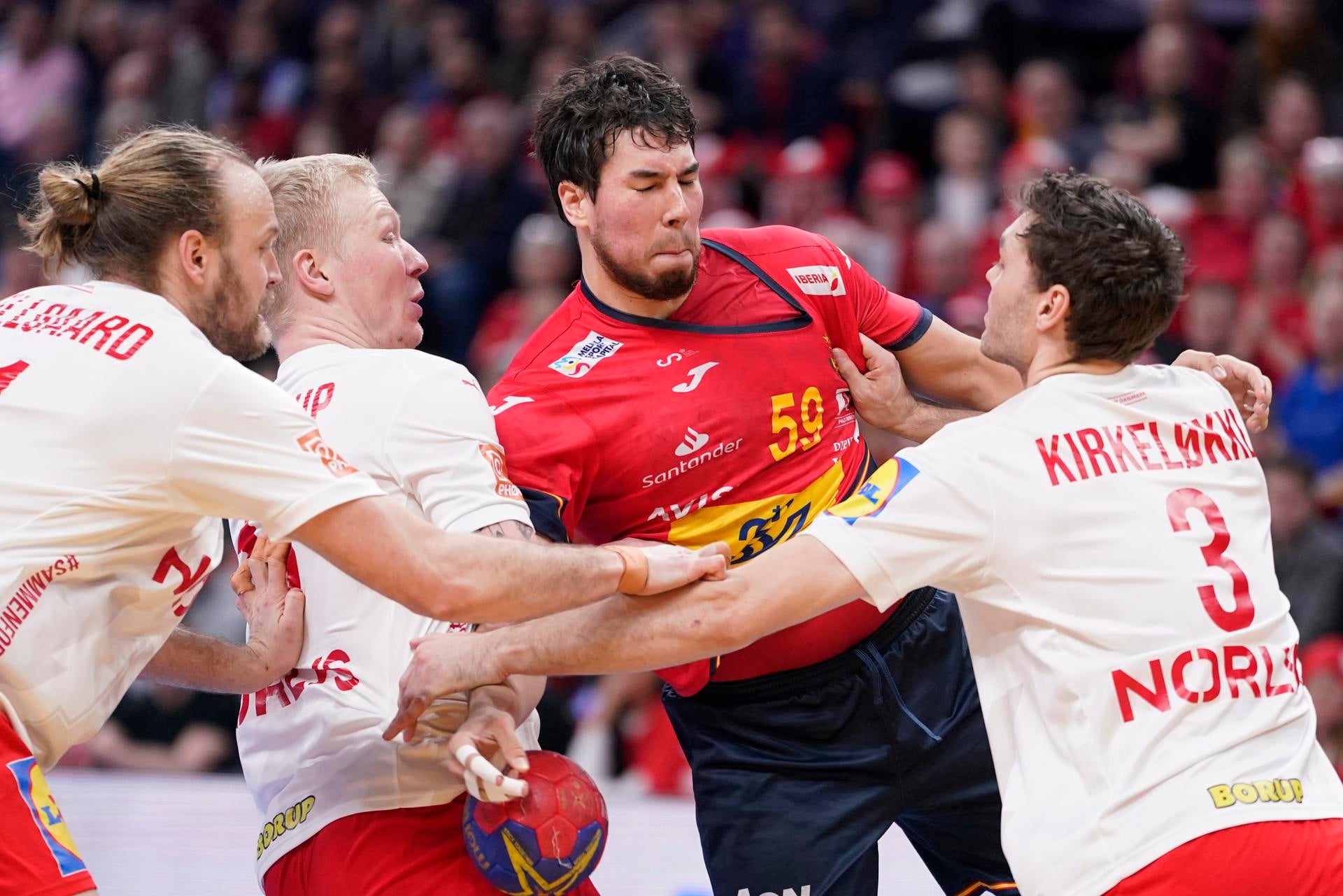 Los 'Hispanos' caen ante Dinarmarca y tendrán que luchar por el bronce Los 'Hispanos' caen ante Dinarmarca y tendrán que luchar por el bronce