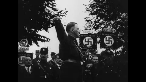 Columnas de la historia: Hitler, el demócrata Columnas de la historia: Hitler, el demócrata